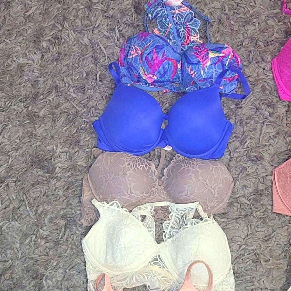 7 VS BRAS 34dd like new